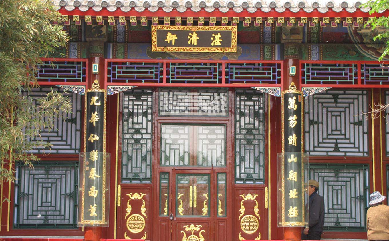 内江市中区红木牌匾定制：寺庙宗祠,园林景观,创意招牌,抱柱对联